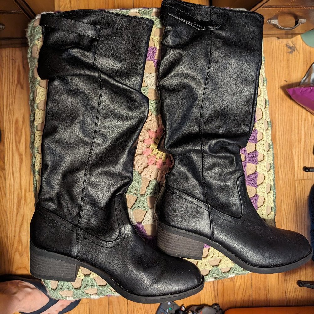 Ladies scrunch pull on boots, size 8M
